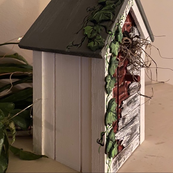 Birdhouse - handpainted ⭐️. Zoom in for details! - Picture 4 of 11